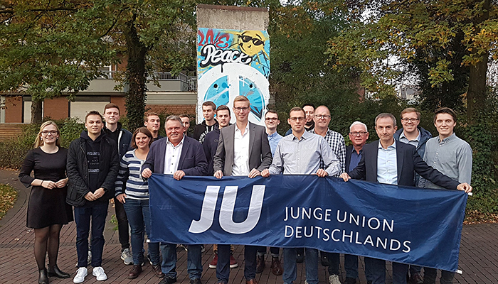 Der neu gewählte Vorstand der Jungen Union Dülmen mit den Bürgermeisterkandidaten und Gästen